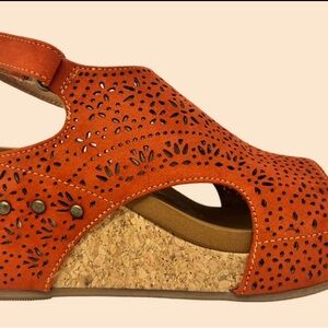 Rust women’s Very G brand new wedges. Fall